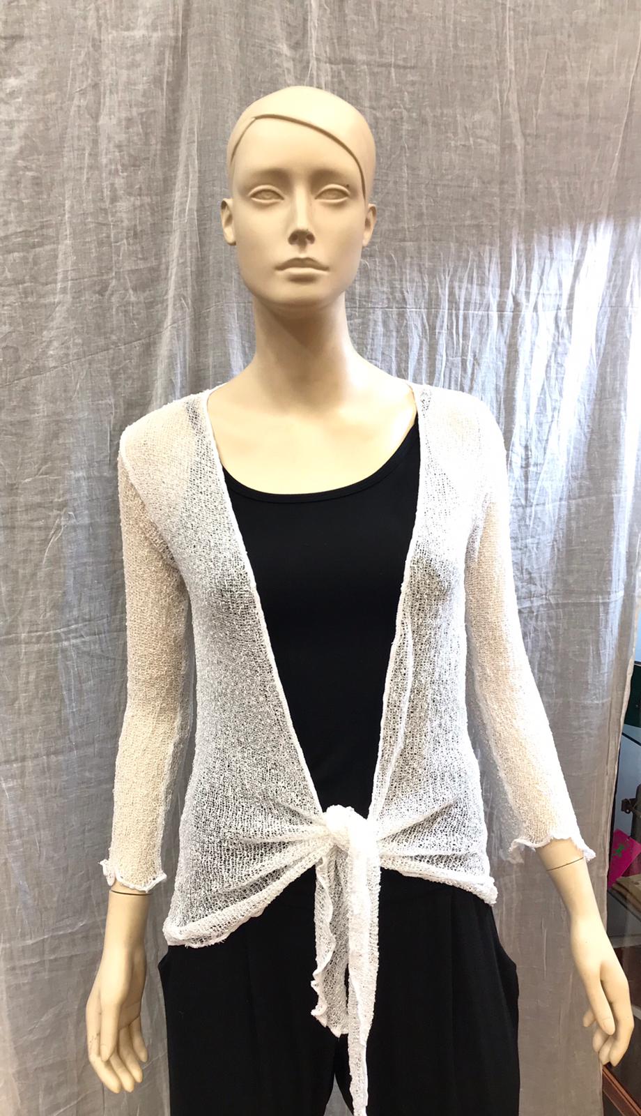 Chaqueta corta de punto de ganchillo ligero blanca