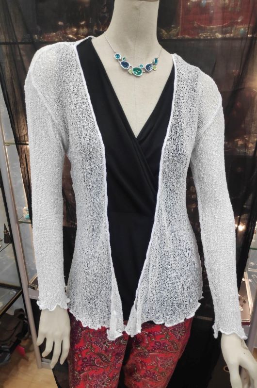 Chaqueta corta de punto de ganchillo ligero blanca - Imagen 2